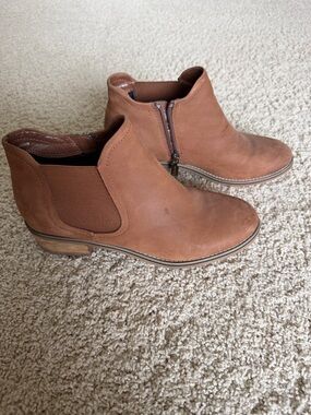 Blondo Chestnut Brown Leather Ankle Booties with Side Elastic
